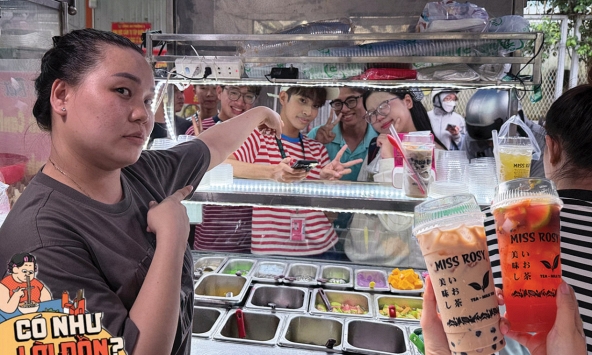 Thử trà sữa được ví như “đối thủ đáng gờm” của Starbucks: Mở bán nửa ngày đã liên tục cháy hàng, khách xếp hàng kín từ trong ra ngoài