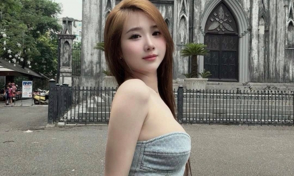 Tránh nóng với bộ ảnh 'mát mắt' ở Nhà thờ Lớn của cô nàng hot girl xinh đẹp