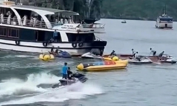 Nóng: Lật tàu du lịch tại Cát Bà, đã có du khách tử vong