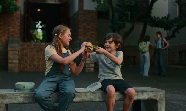 Từ đoạn quảng cáo 1:20s của chuỗi bán lẻ lớn nhất Thuỵ Sỹ: 'Live action của câu nói người tiêu dùng được hưởng lợi từ sự cạnh tranh'