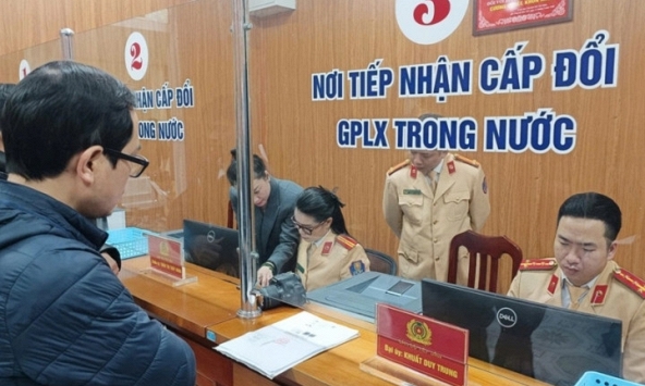 Bộ Công an vừa có đề xuất quan trọng liên quan đến bằng lái xe bản cứng của người dân