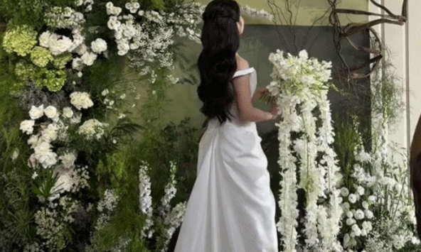 Cô dâu ôm bó hoa cưới nặng 5kg viral MXH: Tiểu thư Hà Tĩnh, đời thường cực xinh, style lại siêu cuốn