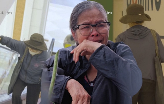 'Giờ cô không dám ở nhà nữa vì nợ nần nhiều quá': Số phận cùng cực của người phụ nữ 73 tuổi sở hữu những hợp đồng kỳ nghỉ