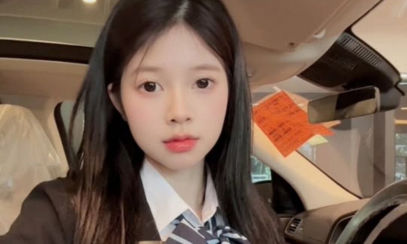 Viral mùa World Cup, hot girl Mercedes 'gây mê' người xem với loạt content thú vị