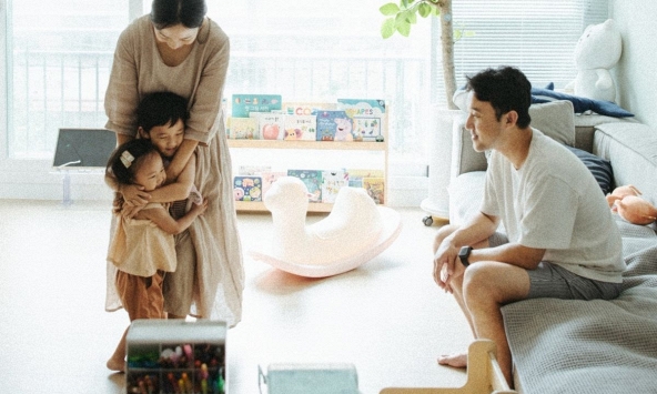 Nghịch lý của cha mẹ hiện đại: Vắng mặt trong đời con nhưng lại liên tục phủ nhận công sức của ông bà