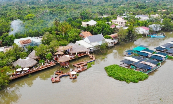 Nữ diễn viên cưới chồng đại gia hơn 6 tuổi: Sinh 4 con vẫn trẻ đẹp, ở biệt thự xa hoa, sở hữu resort sinh thái rộng 50.000m²