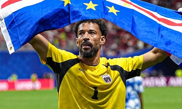 Thủ môn Vozinha làm nên lịch sử World Cup, gây sốt toàn cầu khi tăng thêm 4 triệu follower sau 1 đêm, là ai?