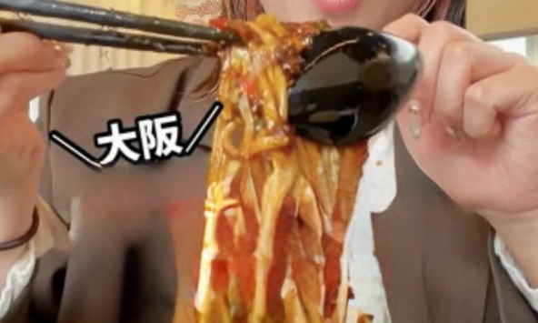 Ấn tượng với nhan sắc cô nàng ăn hơn 400 bát mì ramen siêu cay mỗi năm