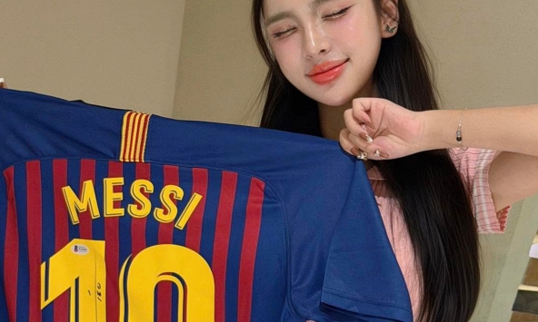 Tú Anh Susu cổ vũ Argentina mùa World Cup, khiến fan bóng đá được dịp bàn tán xôn xao