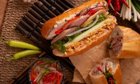 Bánh mì và những vụ ngộ độc tập thể: Điều gì đang xảy ra phía sau món ăn quốc dân của người Việt?