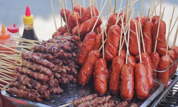 Lời khuyên dành cho những ai đang ăn xúc xích, thịt nguội mỗi sáng