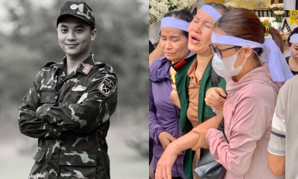 Mẹ Thượng úy Lê Văn Thắng khoác quân phục, đeo ba lô con trai trong lễ đưa tang ở Nghệ An