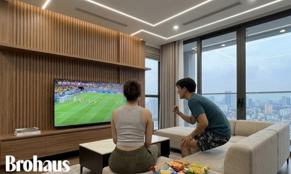 Anh chồng 'kêu cứu' mùa World Cup: 'Chúng tôi không cần vợ yêu kiểu này đâu, ức chết lắm'