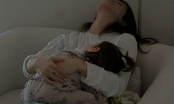Có khoảnh khắc nào khi nuôi con khiến mẹ sụp đổ không?