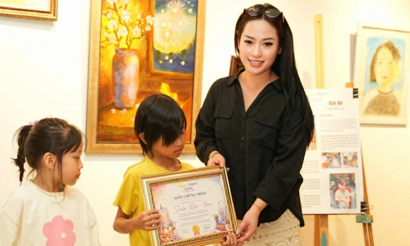 Diễm Hằng giúp trẻ em kể chuyện bằng sắc màu và ngôn ngữ thế giới
