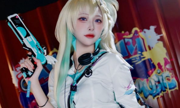 Fan Wuthering Waves trầm trồ bàn tán trước màn hóa thân của nữ coser này