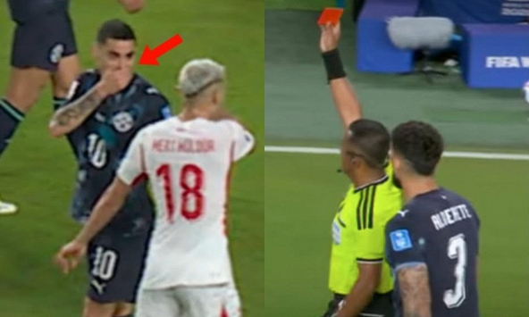 Lần đầu tiên trong lịch sử World Cup: Cầu thủ che miệng cãi nhau bị thẻ đỏ