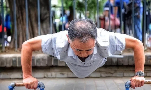 Người 60 tuổi tập thể dục mỗi ngày và người thích nghỉ ngơi, ai khỏe mạnh hơn? Kết quả khám sức khỏe khiến tất cả sững sờ