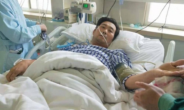 Người đàn ông cấp cứu vì xuất huyết dạ dày sau nhiều năm uống 1 loại nước, bác sĩ thở dài: Nhiều người vẫn tưởng tốt cho sức khỏe
