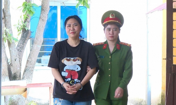 Ra lệnh khám xét khẩn cấp, bắt tạm giam cựu giáo viên Lê Thị Thảo SN 1975