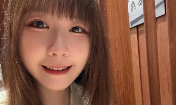 Nữ game thủ chơi trốn tìm quá đẳng cấp, tay nghề thượng thừa thế này bảo sao lúc nào cũng 'auto-win'