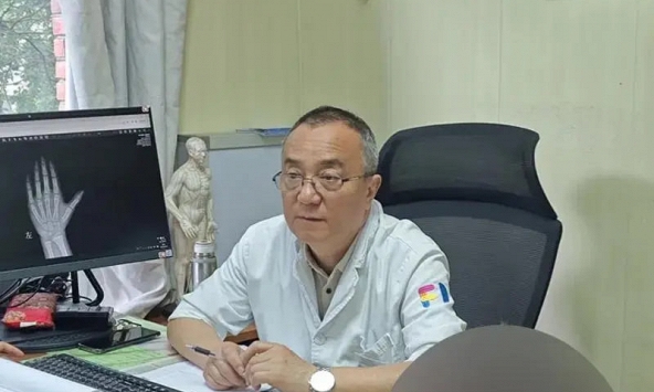 Bé gái 5 tuổi ngực đã phát triển, bác sĩ cảnh báo những thói quen có thể khiến trẻ dậy thì sớm