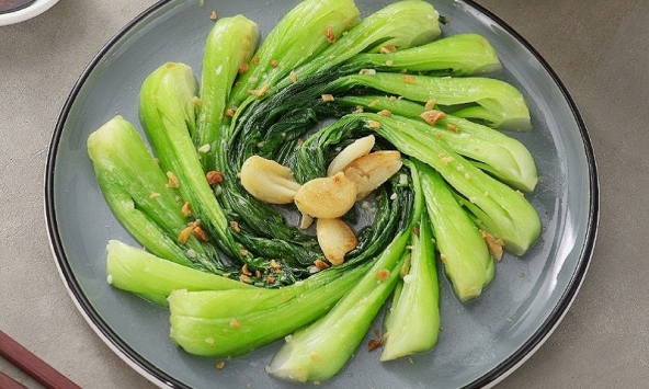 Cải thìa chứa nitrat gây ung thư, phải chần nước sôi trước khi nấu? Chuyên gia dinh dưỡng tiết lộ cách ăn đúng phòng ngừa bệnh
