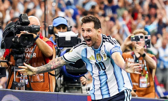 Cú penalty hỏng ăn đẹp nhất của Messi