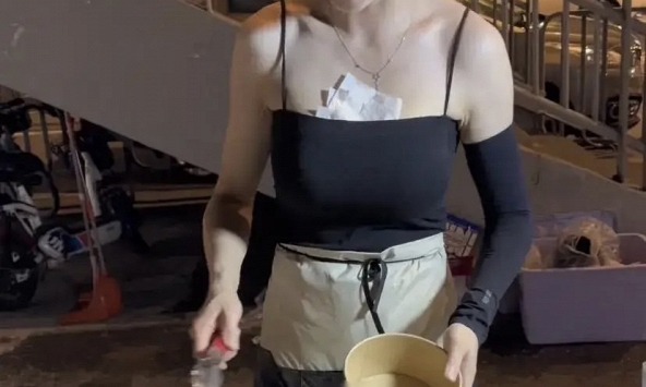 Lương 10 triệu, hot girl mở quán cơm chiên tại chợ đêm hút khách