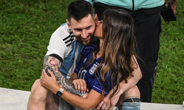 Messi quá yêu vợ