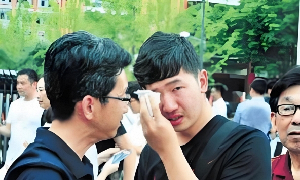 Nam sinh là thủ khoa toàn tỉnh vẫn trượt đại học, cơ quan tuyển sinh khẳng định: 'Em không đủ điều kiện xét tuyển' 