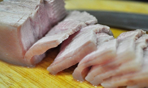 Luộc thịt nên đợi nước sôi hay cho vào nước lạnh? Câu trả lời của chuyên gia đã khiến nhiều người thay đổi suy nghĩ