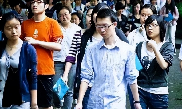 Nam sinh là thủ khoa toàn thành phố nhưng bị hàng loạt trường đại học danh tiếng từ chối: 'Chúng tôi phải đảm bảo sự công bằng'