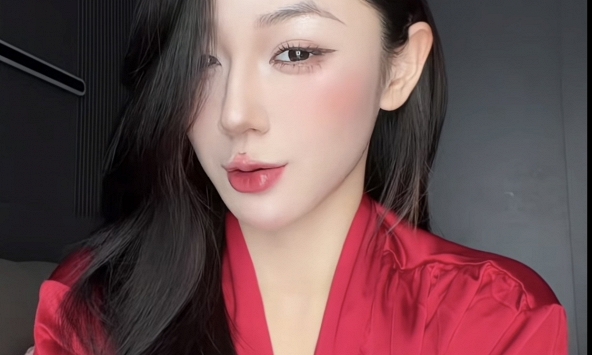 Trần Hà Linh lại lên video giật gân, lấy bệnh xã hội câu view PR cửa hàng
