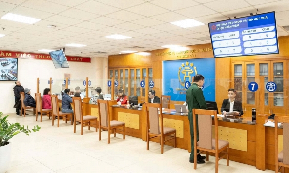 Vụ yêu cầu cụ bà gần 100 tuổi lên phường làm thủ tục hành chính ở Hà Nội: Cán bộ xin lỗi, gia đình nói gì?