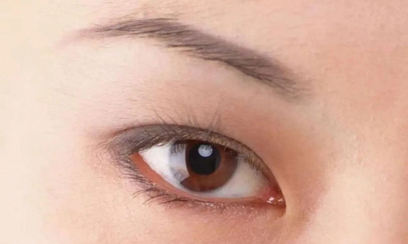 Chớ xem nhẹ khi vùng lông này trên cơ thể đột ngột chuyển màu bạc: Coi chừng là tín hiệu suy kiệt nội tạng