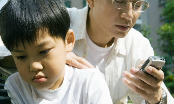 Phá hủy một đứa trẻ nhanh nhất không phải là đánh mắng, mà là người cha chưa từng quan tâm đến 3 điều này
