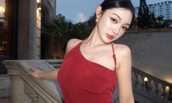 Trần Hà Linh khoe khéo lưng trần quyến rũ, khiến anti-fan cũng phải 'nín lặng'