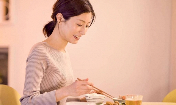 Nữ nhân viên văn phòng 40 tuổi giảm 8kg, nhỏ đi 7cm vòng eo sau 6 tháng không ăn món này vào cùng 1 thời điểm mỗi ngày