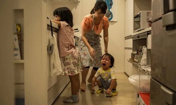 Khảo sát: Nhiều người trung niên có nhà, có con, có nợ... thường mang thái độ 'khó chịu' với giới trẻ chọn không kết hôn, không sinh con?