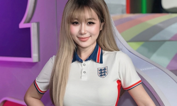 Tuyên bố 'tất tay' vào tuyển Anh, hot girl Nóng cùng World Cup khiến CĐM xao xuyến