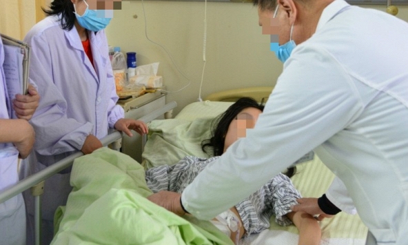 Bé gái 12 tuổi lên cơn suy tim, tử vong sau khi uống thuốc cảm: Khám nghiệm tử thi lộ ra 1 bí mật!