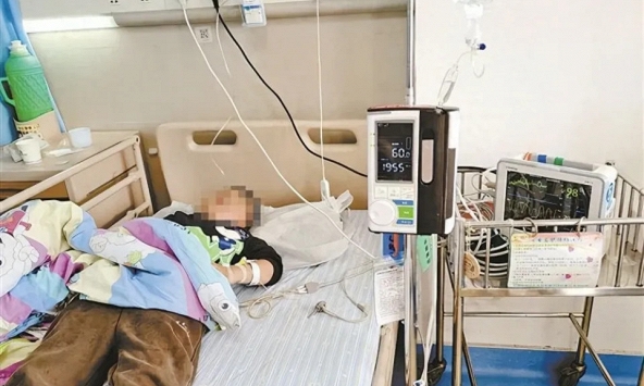 Cậu bé 13 tuổi suy hô hấp nguy kịch vì ăn 2 miếng bánh và uống 1 cốc nước, người mẹ: Tôi đã sai ở đâu?