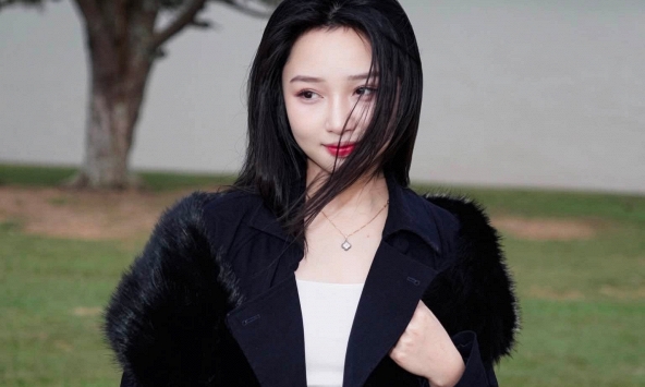 Hoa Nhật Huỳnh hóa 'tỷ tỷ' quý phái, fan 'dụi mắt' mãi mà chẳng thể nhận ra