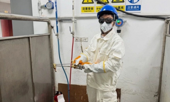 Phát hiện một nữ nghiên cứu sinh tiến sĩ bỏ học để làm thợ sửa điện nước