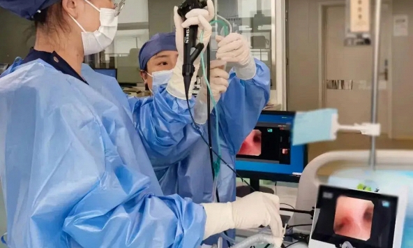 Uống nhầm dung dịch đuổi muỗi, bé 2 tuổi bị tổn thương phổi nặng: Bác sĩ cảnh báo, sau khi trẻ uống nhầm tuyệt đối đừng làm điều này