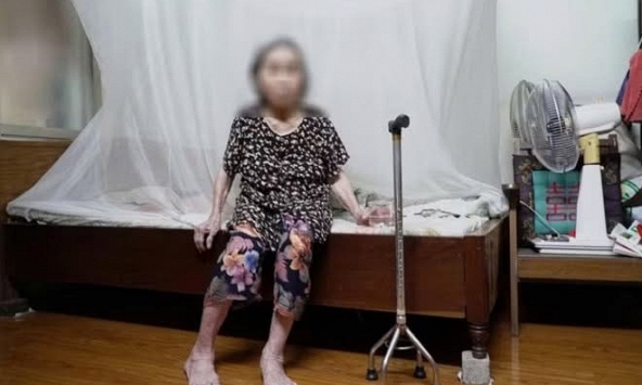 Vụ khiêng cụ bà 87 tuổi đến phường làm thủ tục hành chính: Cơ quan chức năng mong gia đình thông cảm