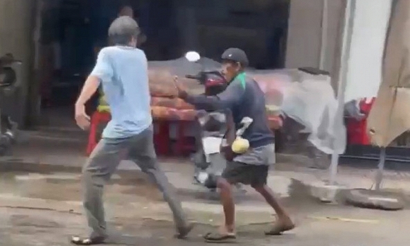 Đang bán vé số, người đàn ông dùng dao đâm đồng nghiệp tử vong, hé lộ nguồn cơn