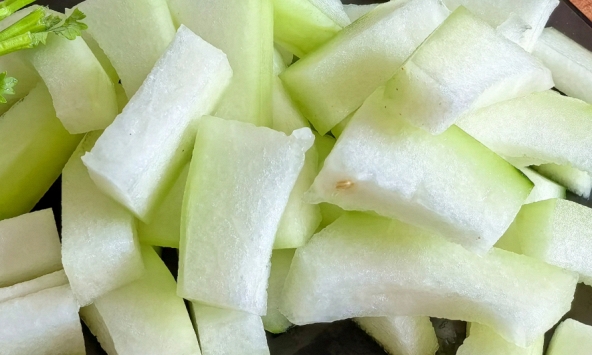 Mùa hè, thứ cần 'dọn dẹp' nhất không phải mạch máu mà là đường ruột: 3 loại rau đúng mùa càng ăn càng nhẹ bụng, mát người