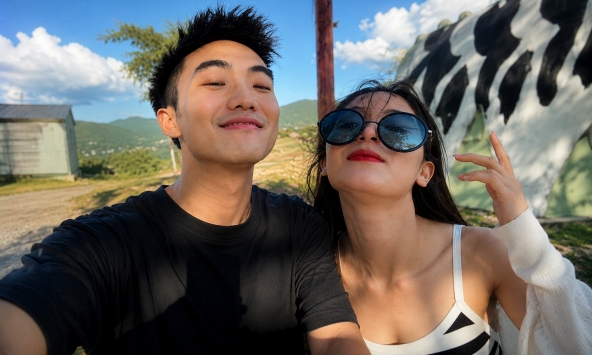 Bố đơn thân 2 con được cô gái Lào xinh như Hoa hậu theo đuổi, vừa về ra mắt đã được bố mẹ vợ tương lai ưng ý